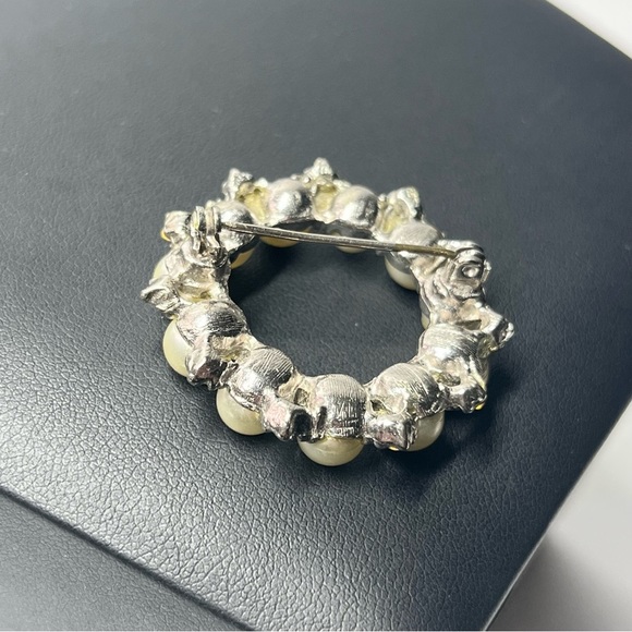 VTG 60's Pearl Crystal Circle Brooch 1.5" - Picture 4 of 5